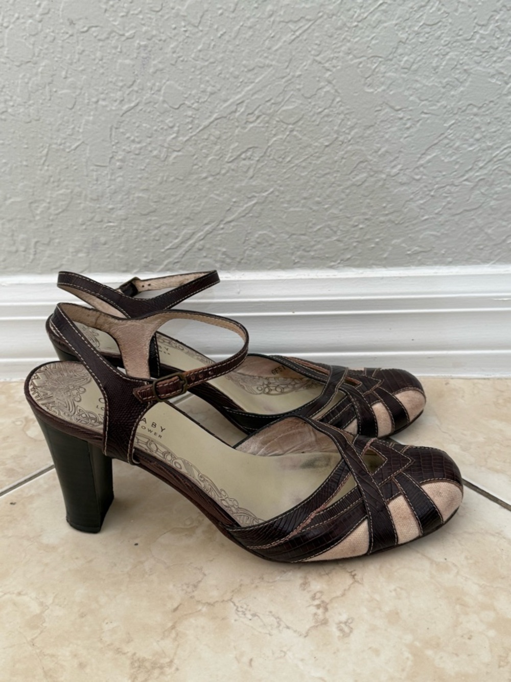 Vintage Carnaby Women's Brown and Beige Strappy Mid-Heel Sandals Sz 39EU/ 8,5 US